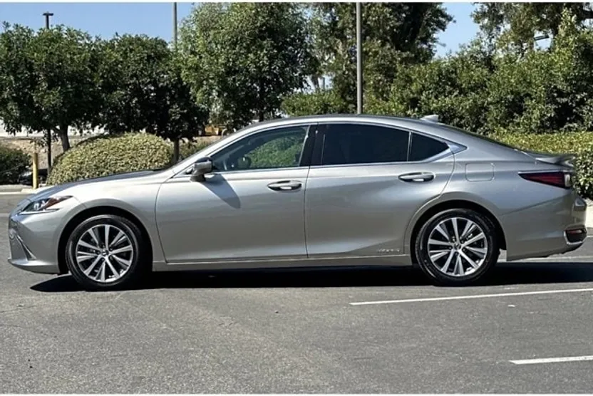 2020 Lexus ES 300h Base photo 1