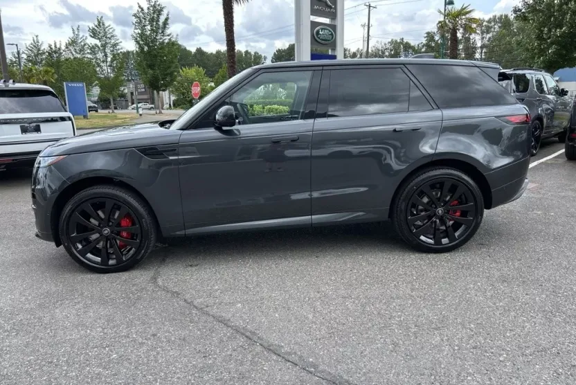 2025 Land Rover Range Rover Sport SE photo 1