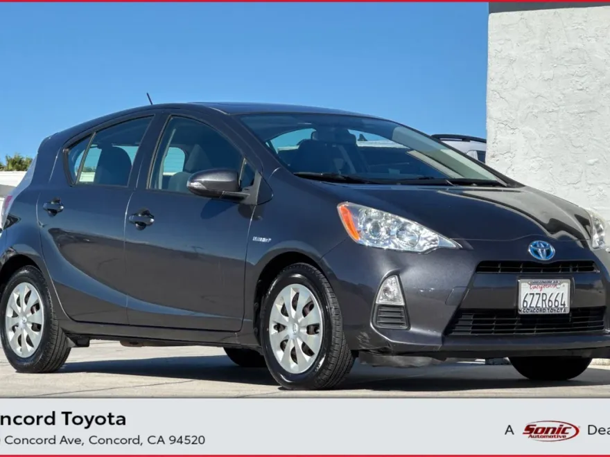 2013 Toyota Prius C Three photo 1
