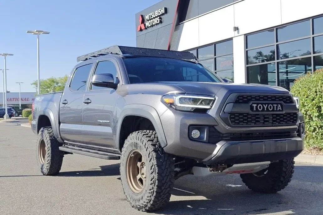 2017 Toyota Tacoma TRD Off-Road photo 1