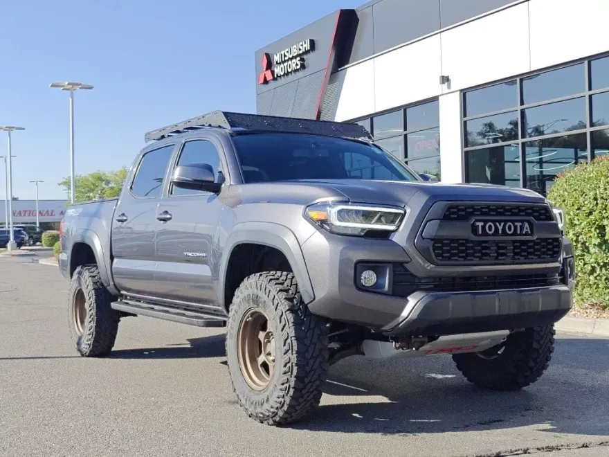 2017 Toyota Tacoma TRD Off-Road photo 1