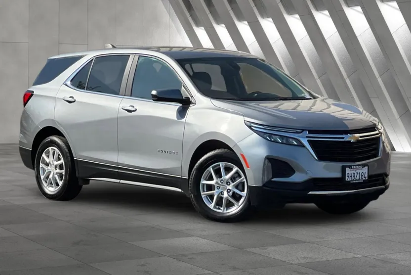 2023 Chevrolet Equinox LT photo 1