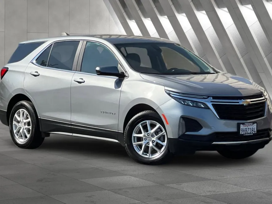 2023 Chevrolet Equinox LT photo 1