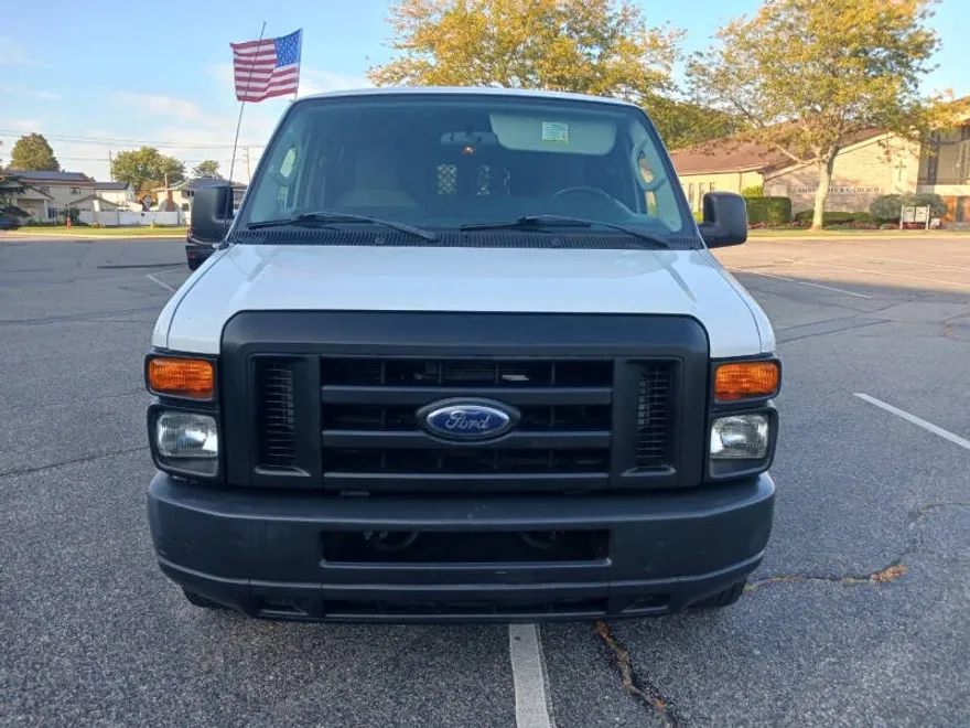 2011 Ford E-250 photo 1