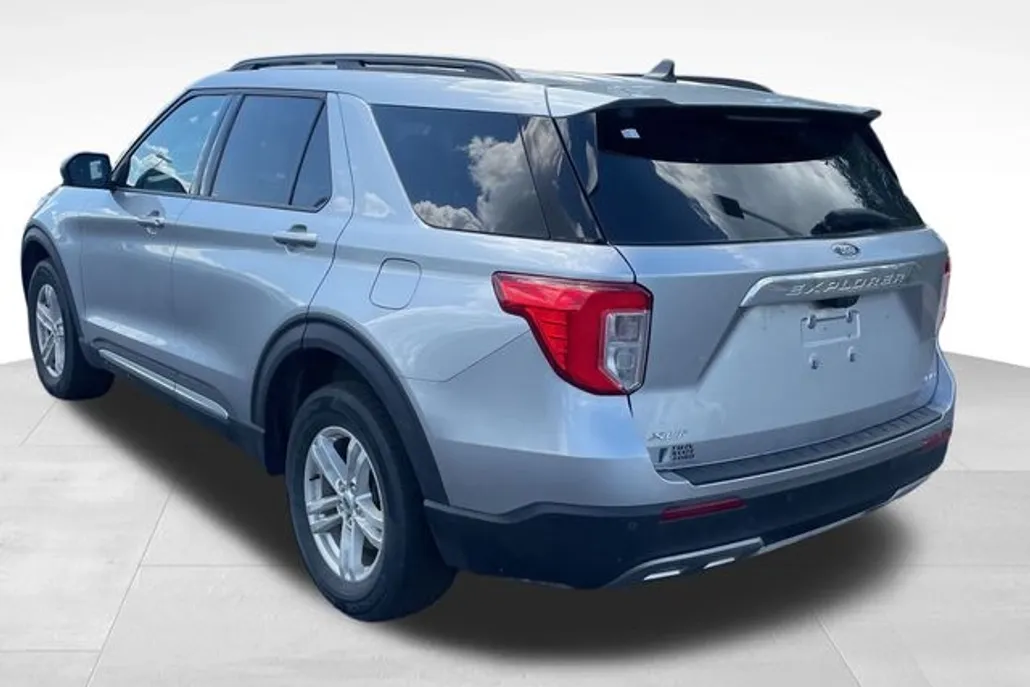 2022 Ford Explorer XLT photo 1