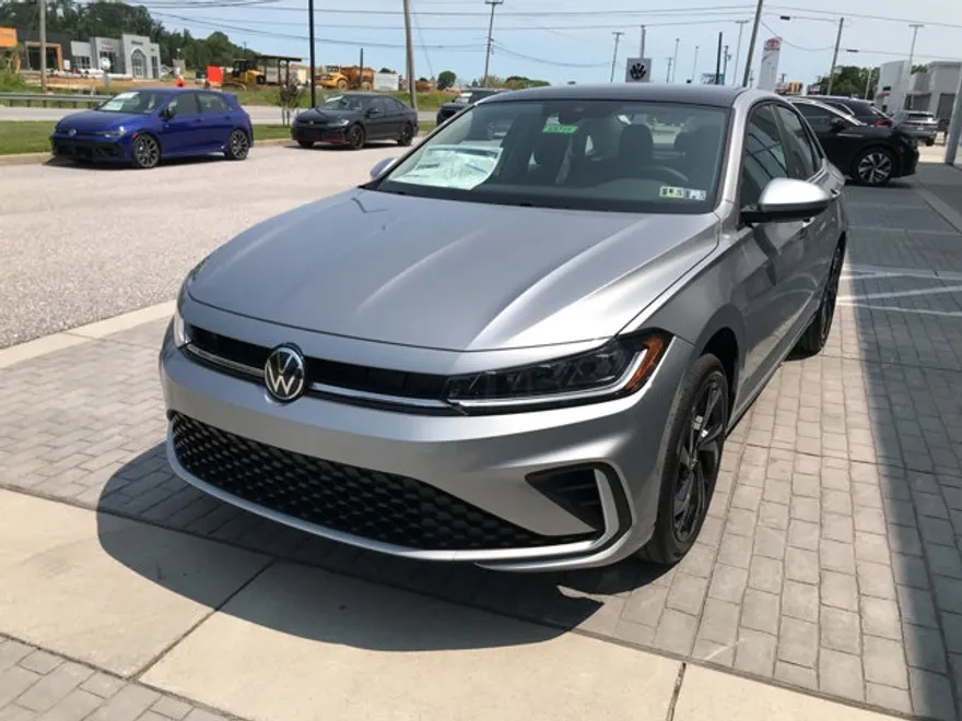 2025 Volkswagen Jetta SE photo 1