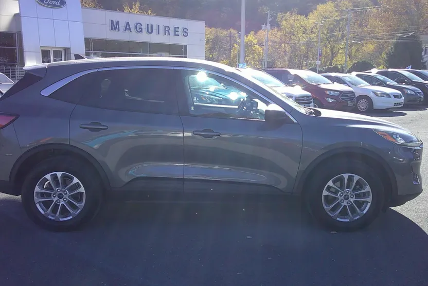 2022 Ford Escape SE photo 1