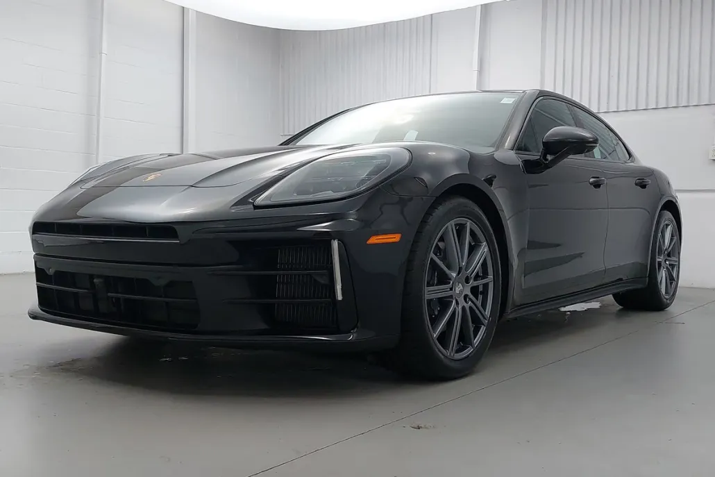 2025 Porsche Panamera 4 photo 1