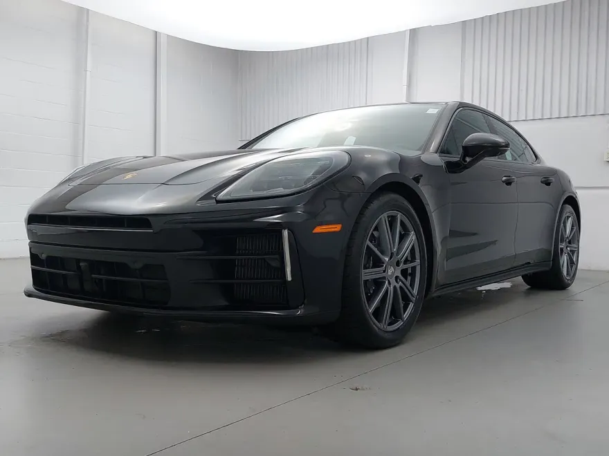2025 Porsche Panamera 4 photo 1