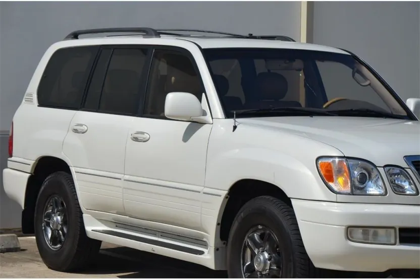 2001 Lexus LX 470 photo 1