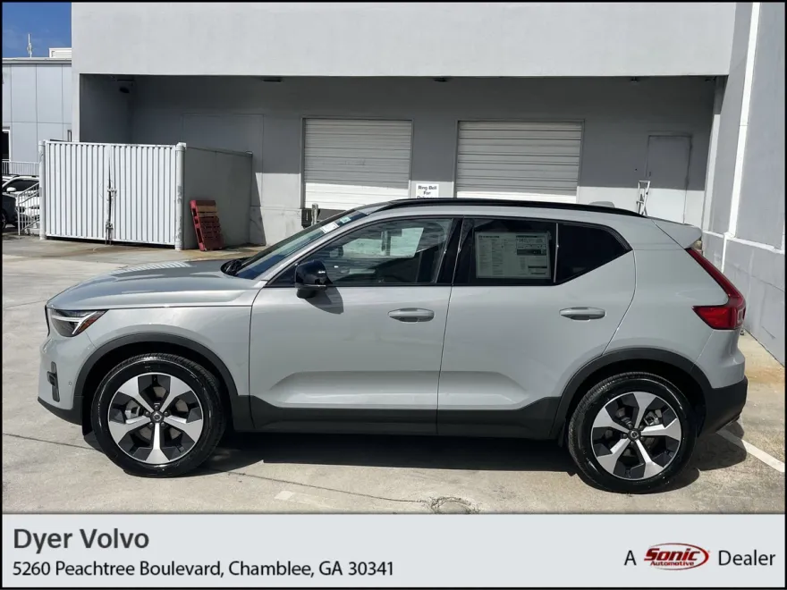 2026 Volvo XC40 Plus photo 1