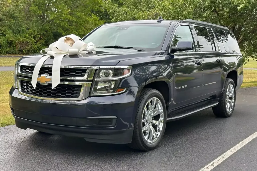 2020 Chevrolet Suburban LT photo 1