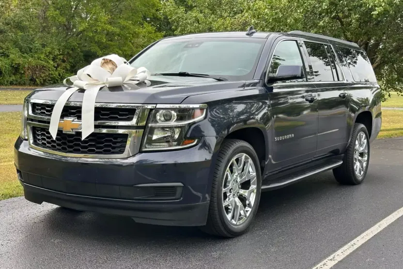 2020 Chevrolet Suburban LT photo 1