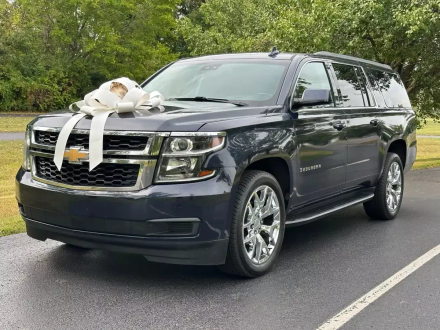 2020 Chevrolet Suburban LT photo 1