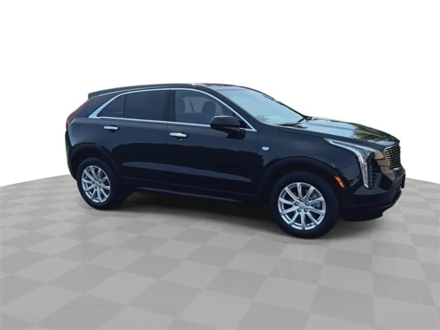 2023 Cadillac XT4 Luxury photo 1