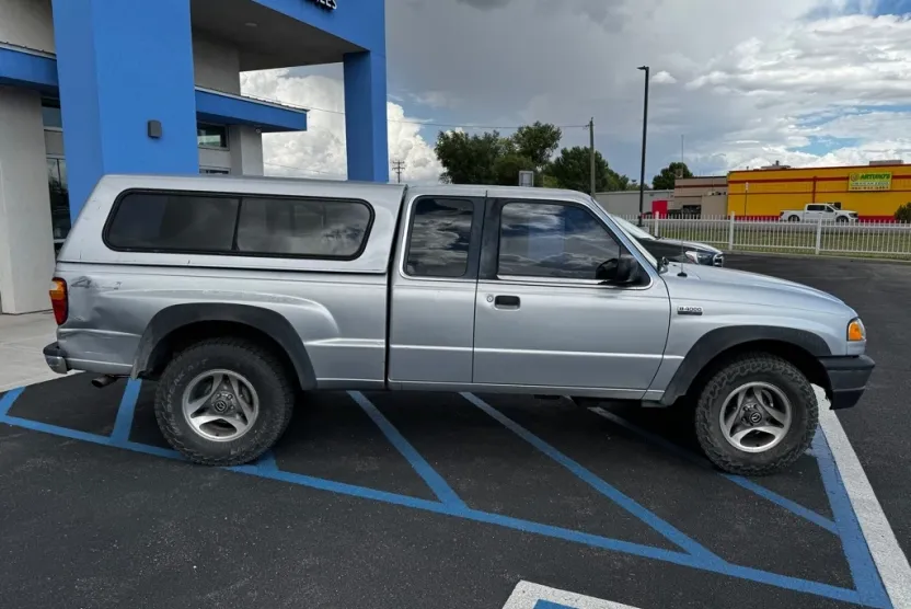 2002 Mazda B-Series SX photo 1