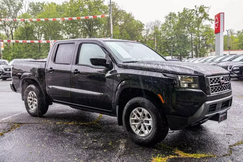 2024 Nissan Frontier SV photo 1