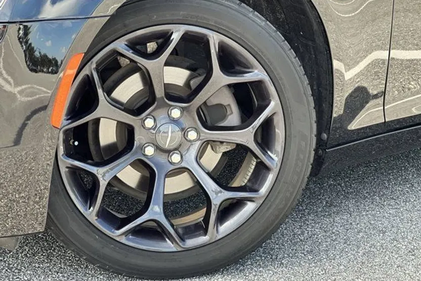 2019 Chrysler 300 Touring Limited photo 1