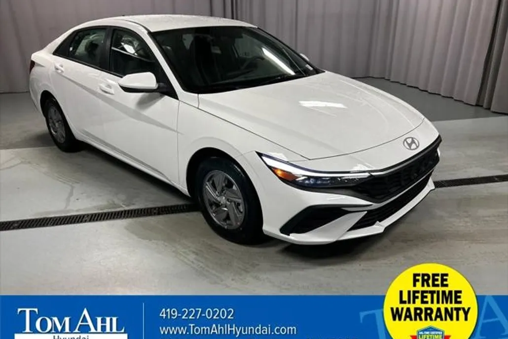 2025 Hyundai Elantra SE photo 1