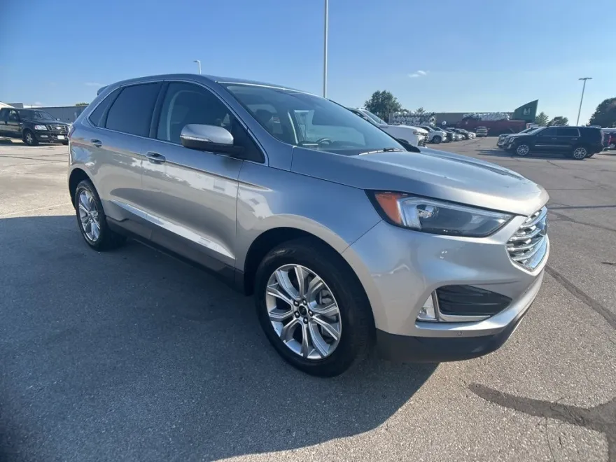 2024 Ford Edge Titanium photo 1
