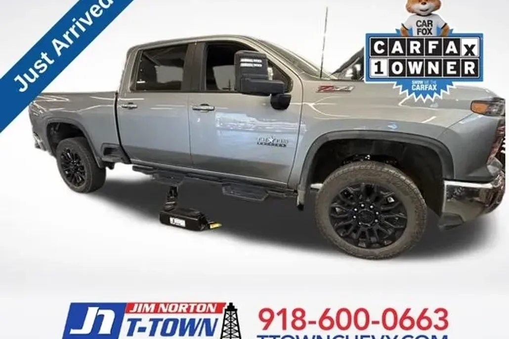 2025 Chevrolet Silverado 2500HD LT photo 1