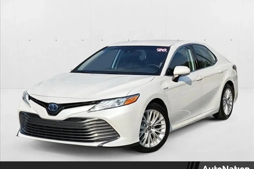 2020 Toyota Camry Hybrid XLE photo 1