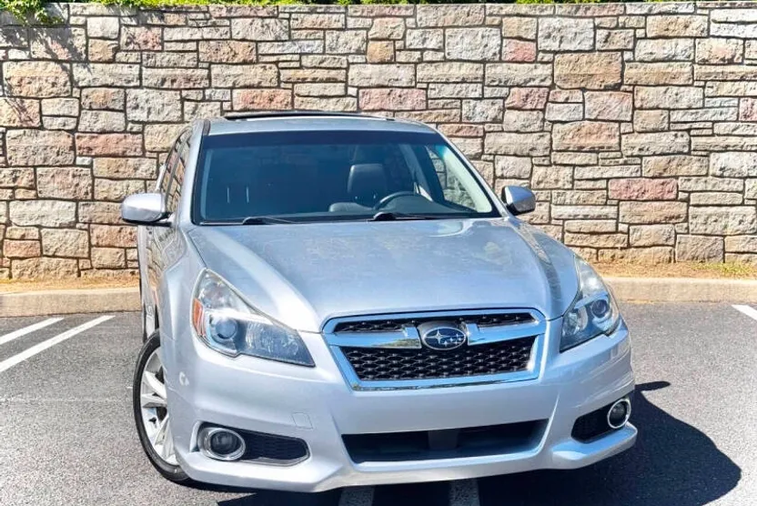 2013 Subaru Legacy 2.5i Limited photo 1