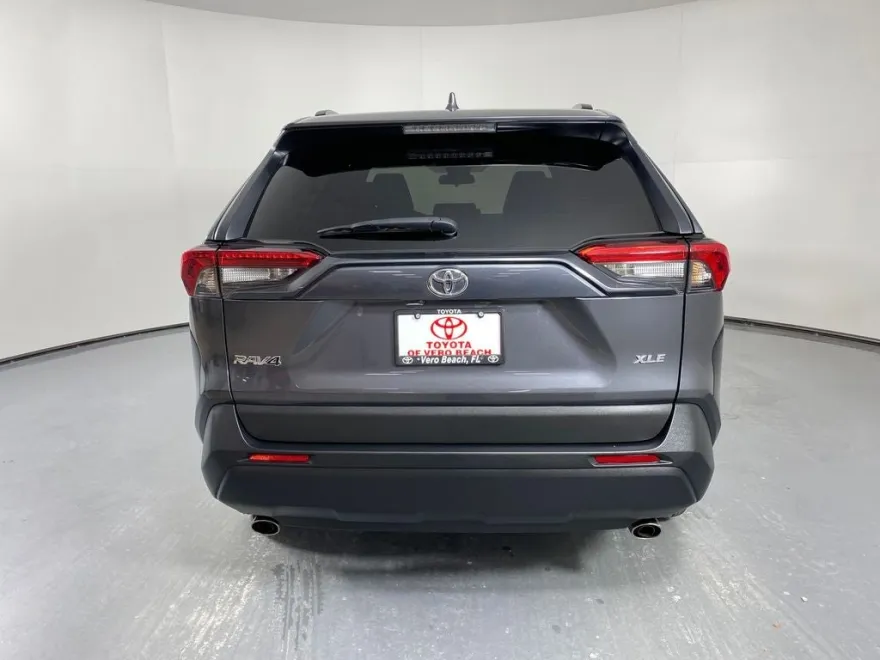 2023 Toyota RAV4 XLE photo 1