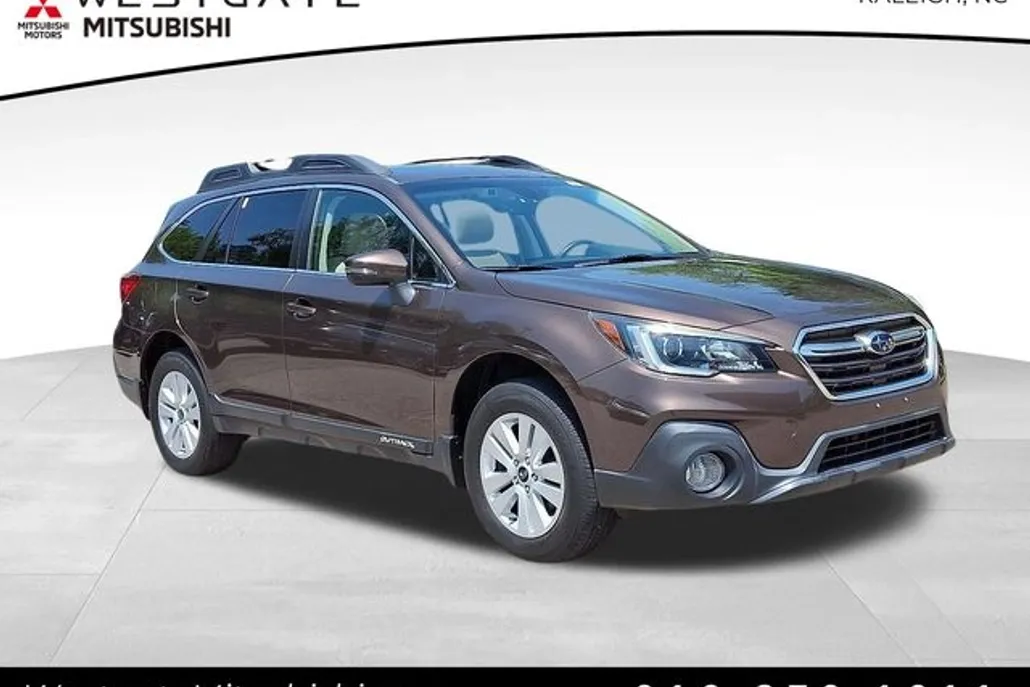 2019 Subaru Outback 2.5i Premium photo 1