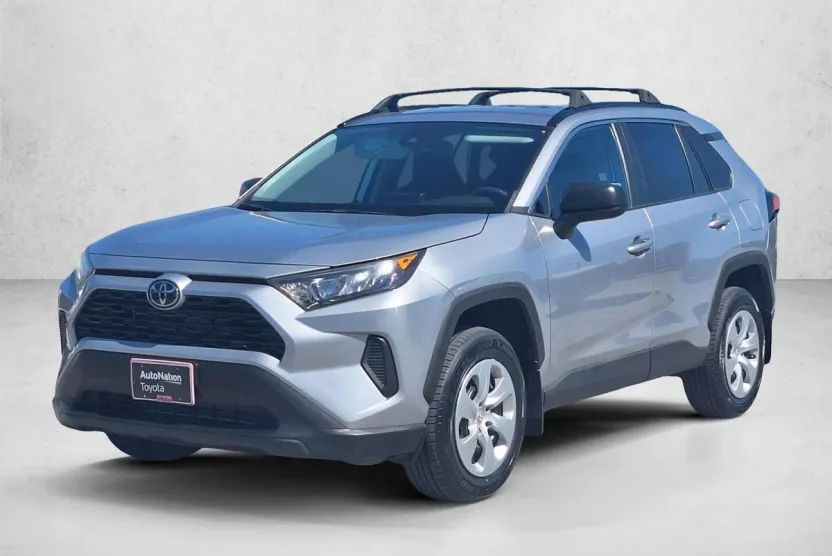 2021 Toyota RAV4 LE photo 1