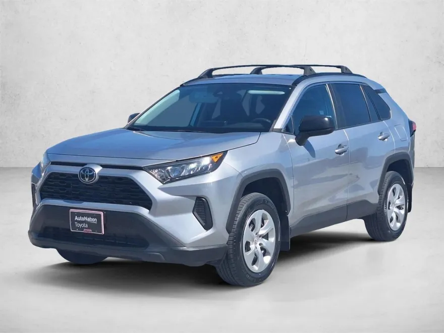 2021 Toyota RAV4 LE photo 1