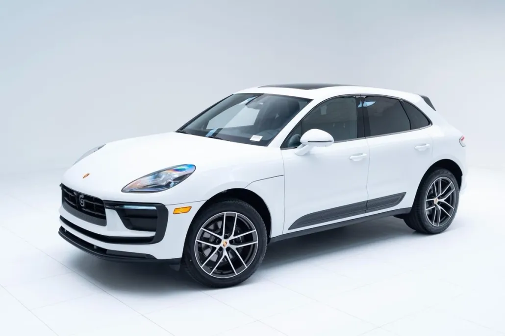 2025 Porsche Macan T photo 1