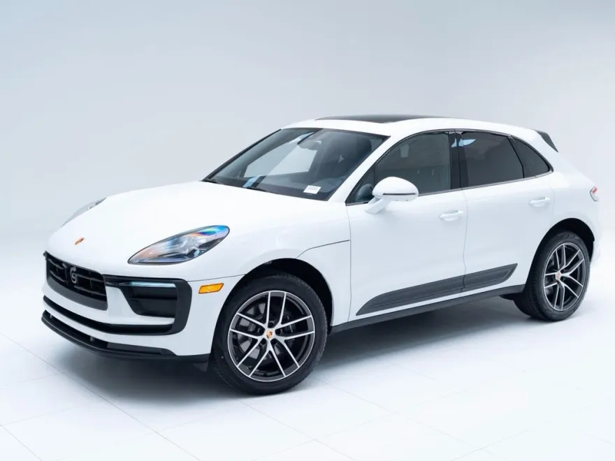 2025 Porsche Macan T photo 1
