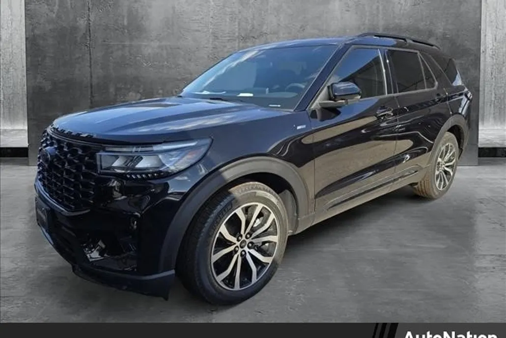 2025 Ford Explorer ST-Line photo 1