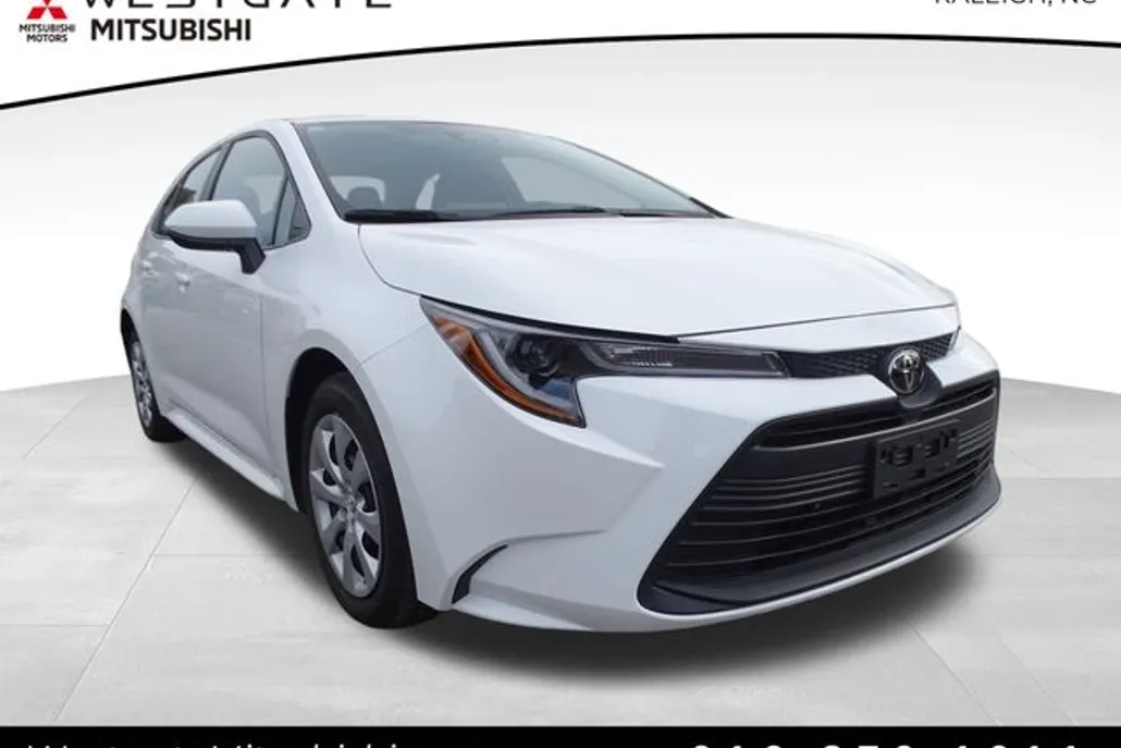 2024 Toyota Corolla LE photo 1