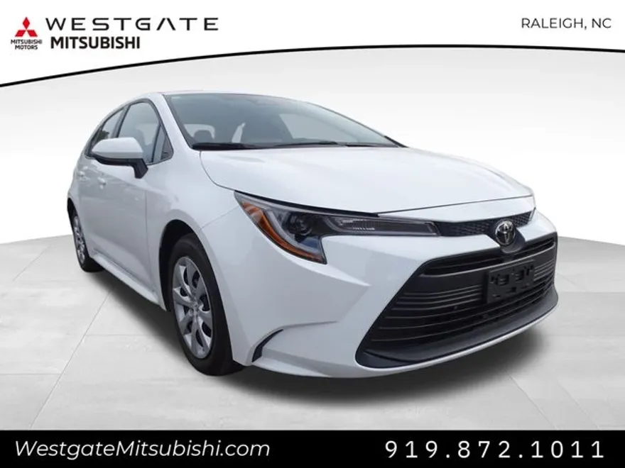 2024 Toyota Corolla LE photo 1