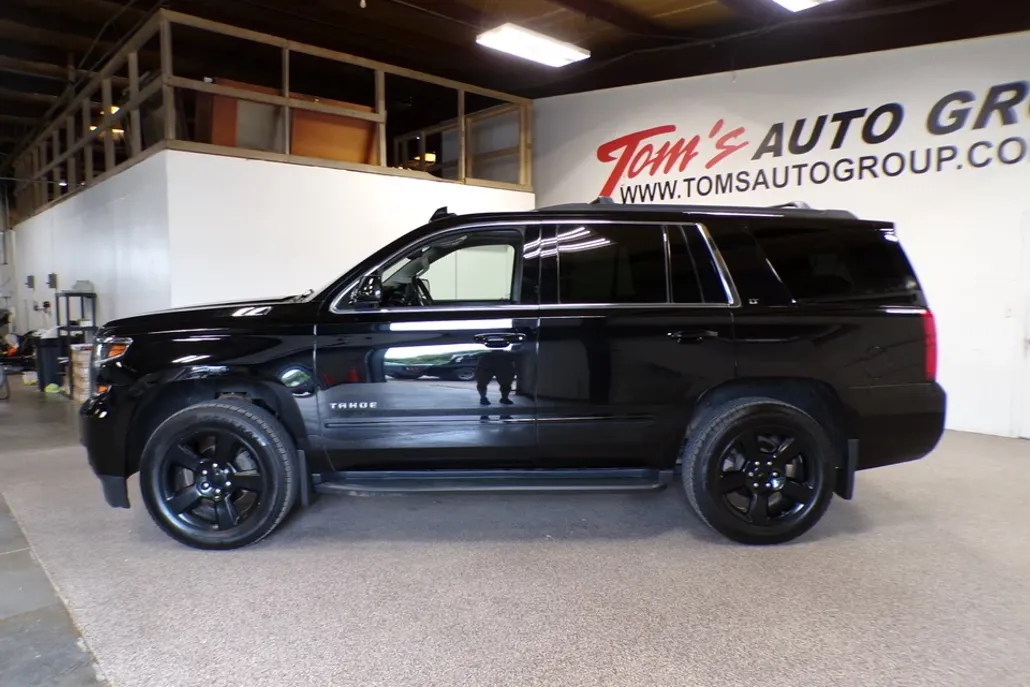 2017 Chevrolet Tahoe LT photo 1