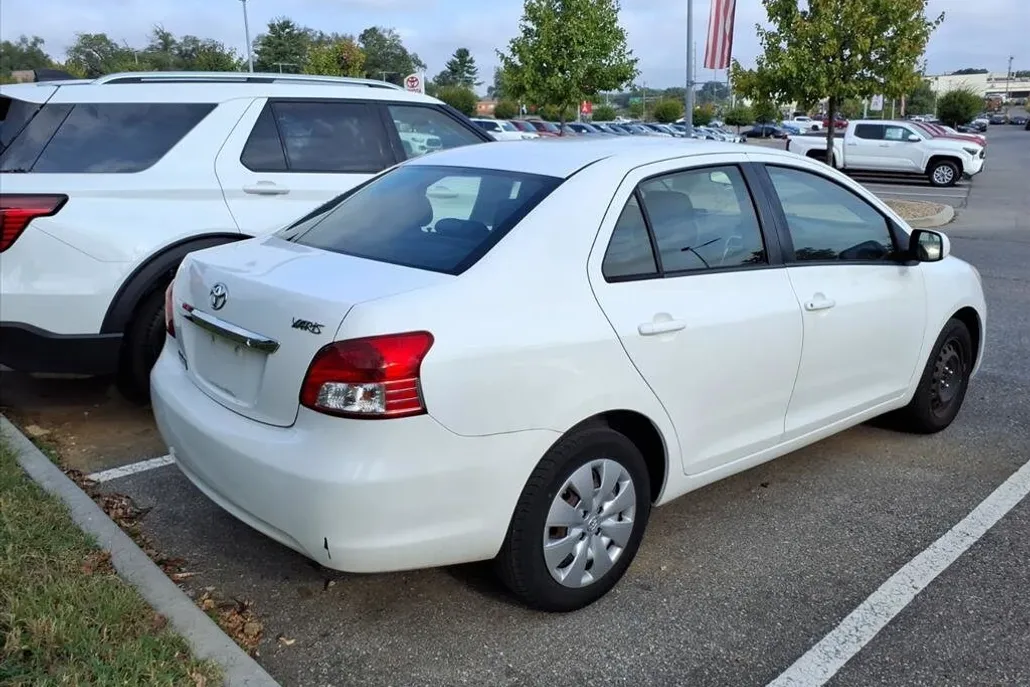 2012 Toyota Yaris Base photo 1