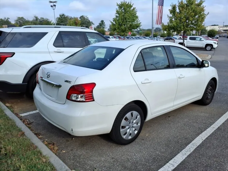 2012 Toyota Yaris Base photo 1