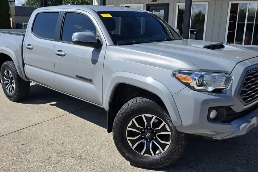 2020 Toyota Tacoma TRD Sport photo 1