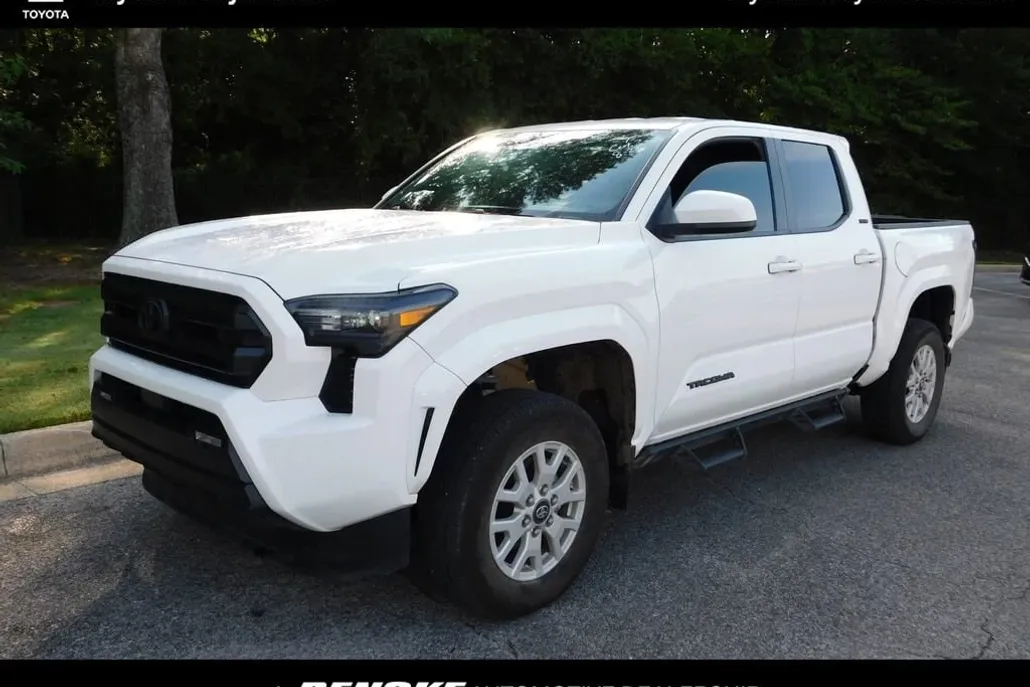 2024 Toyota Tacoma SR5 photo 1