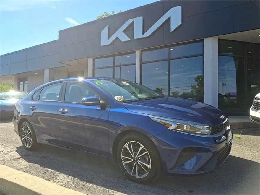 2023 Kia Forte LXS photo 1