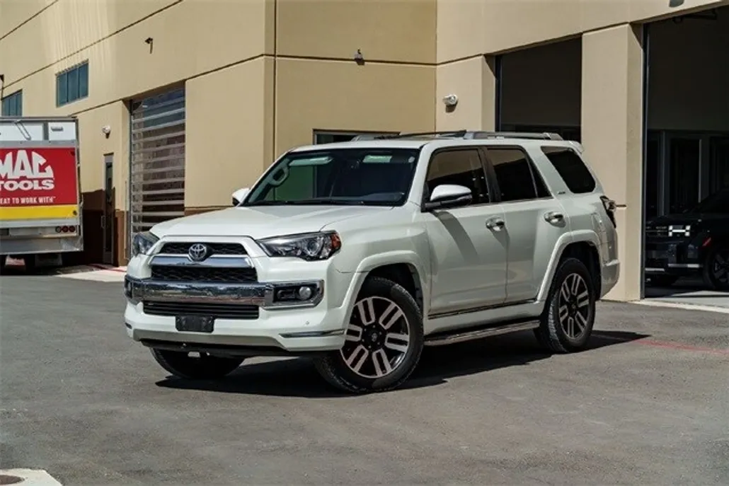 2017 Toyota 4Runner Limited photo 1