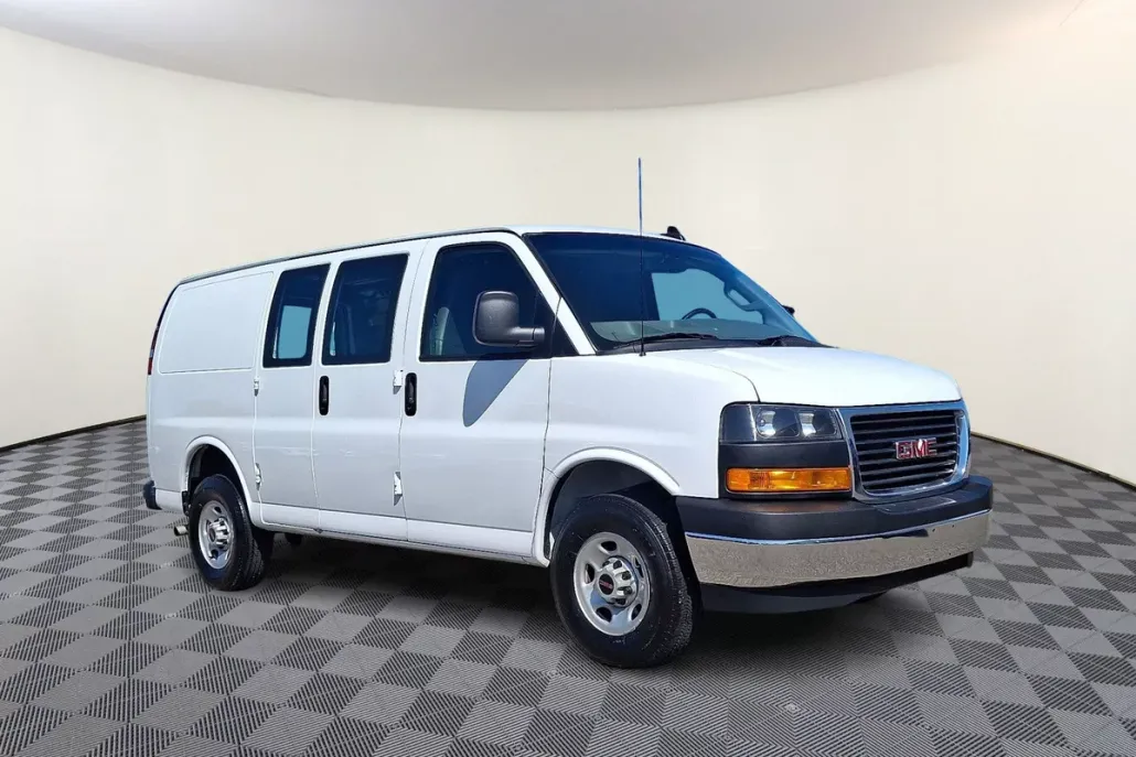 2022 Gmc Savana Cargo 2500 photo 1