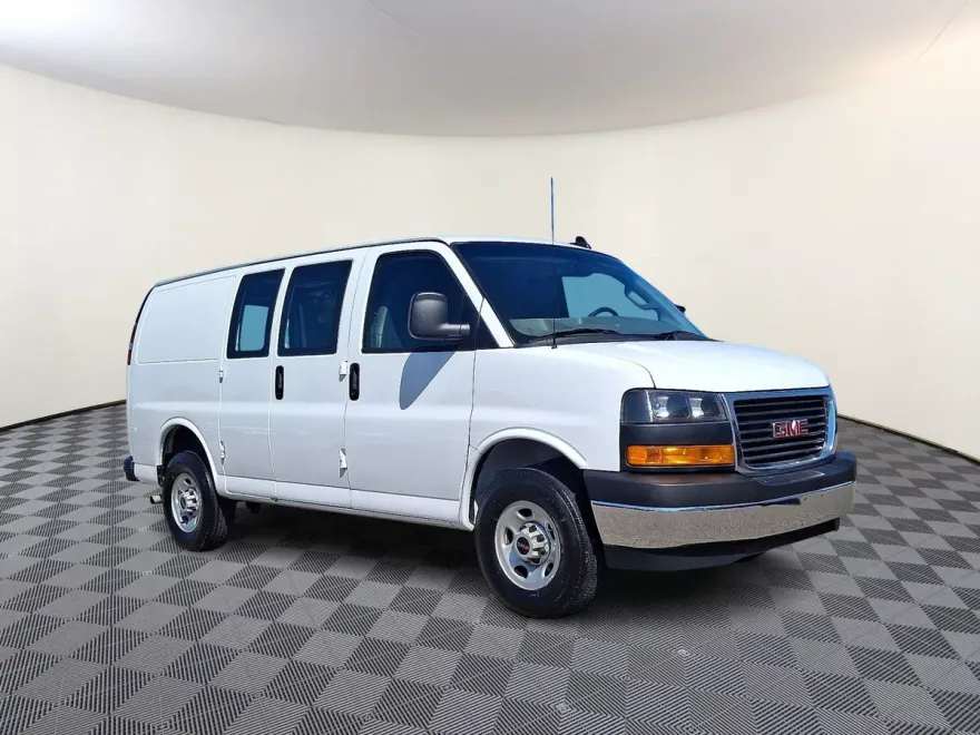 2022 Gmc Savana Cargo 2500 photo 1