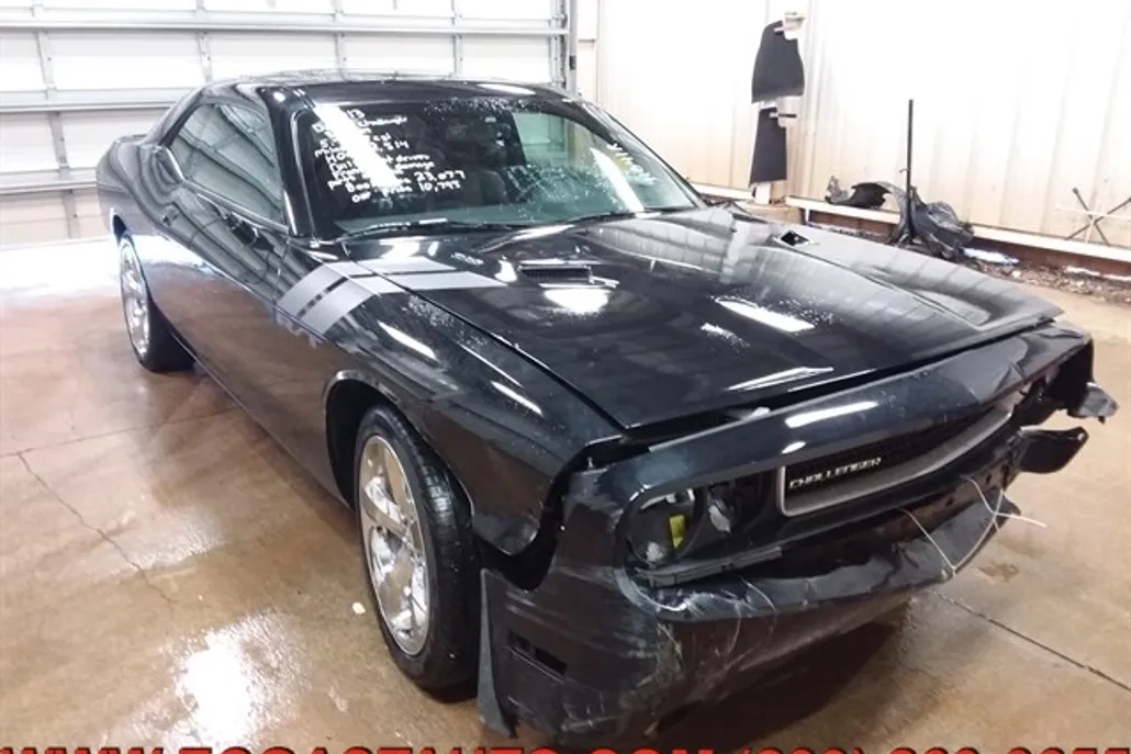 2013 Dodge Challenger R/T Plus photo 1
