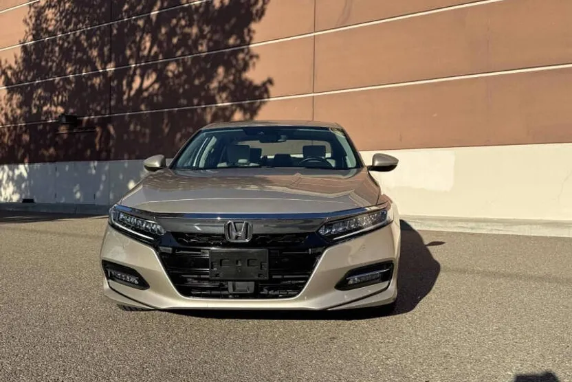 2019 Honda Accord Hybrid Touring photo 1