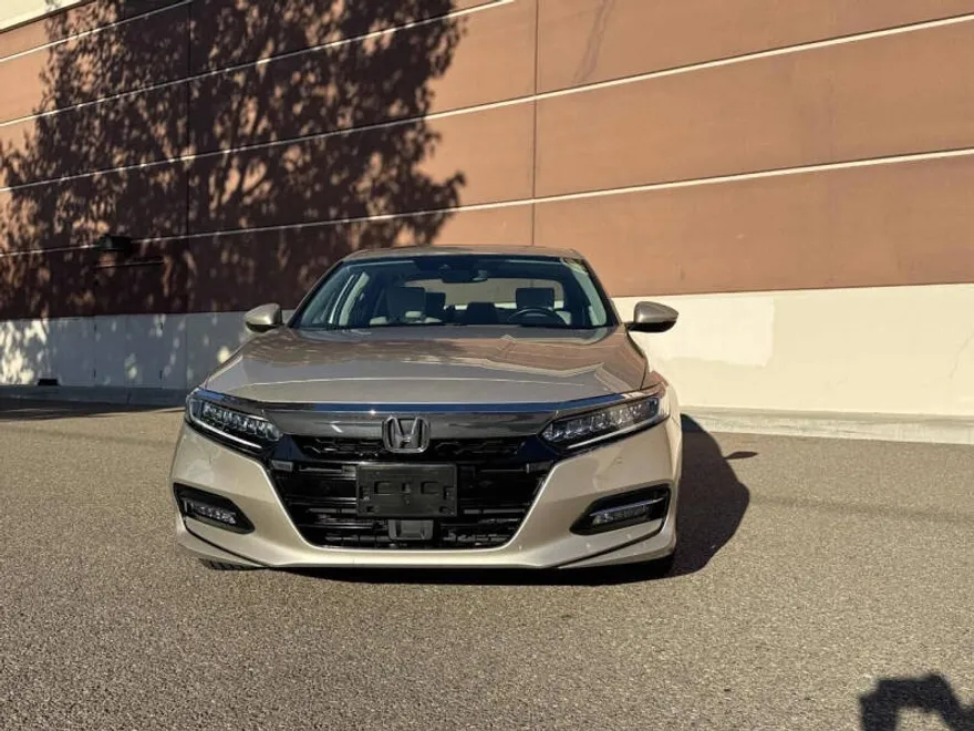 2019 Honda Accord Hybrid Touring photo 1