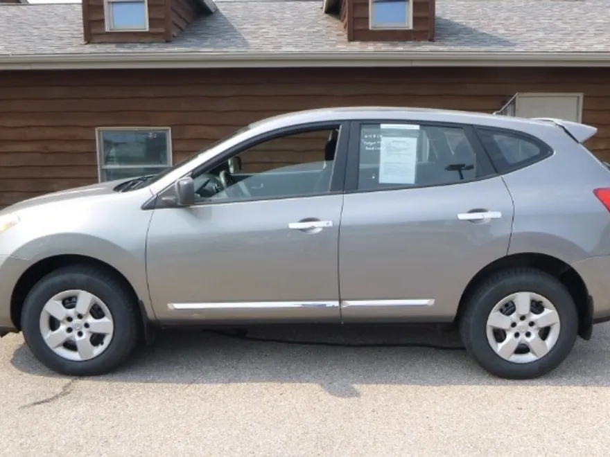 2013 Nissan Rogue S photo 1