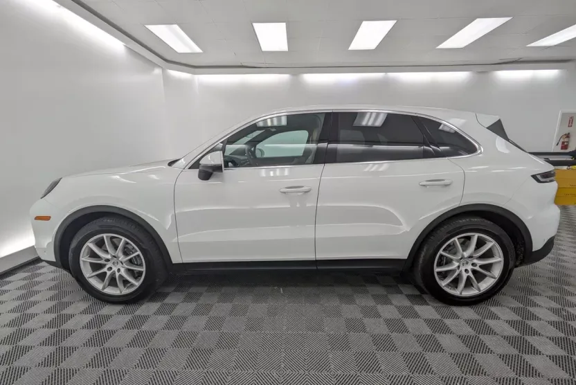 2025 Porsche Cayenne photo 1